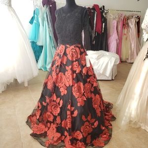 New Plus Size18 Black Lace & Red Rose Overlay Gown